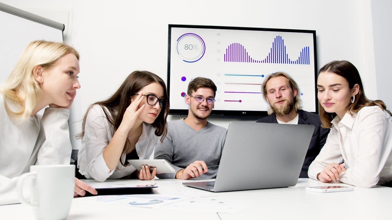 Aubay Portugal’s 24/7 Big Data team for global data operations, with Databricks, Google Cloud, and pipeline management.